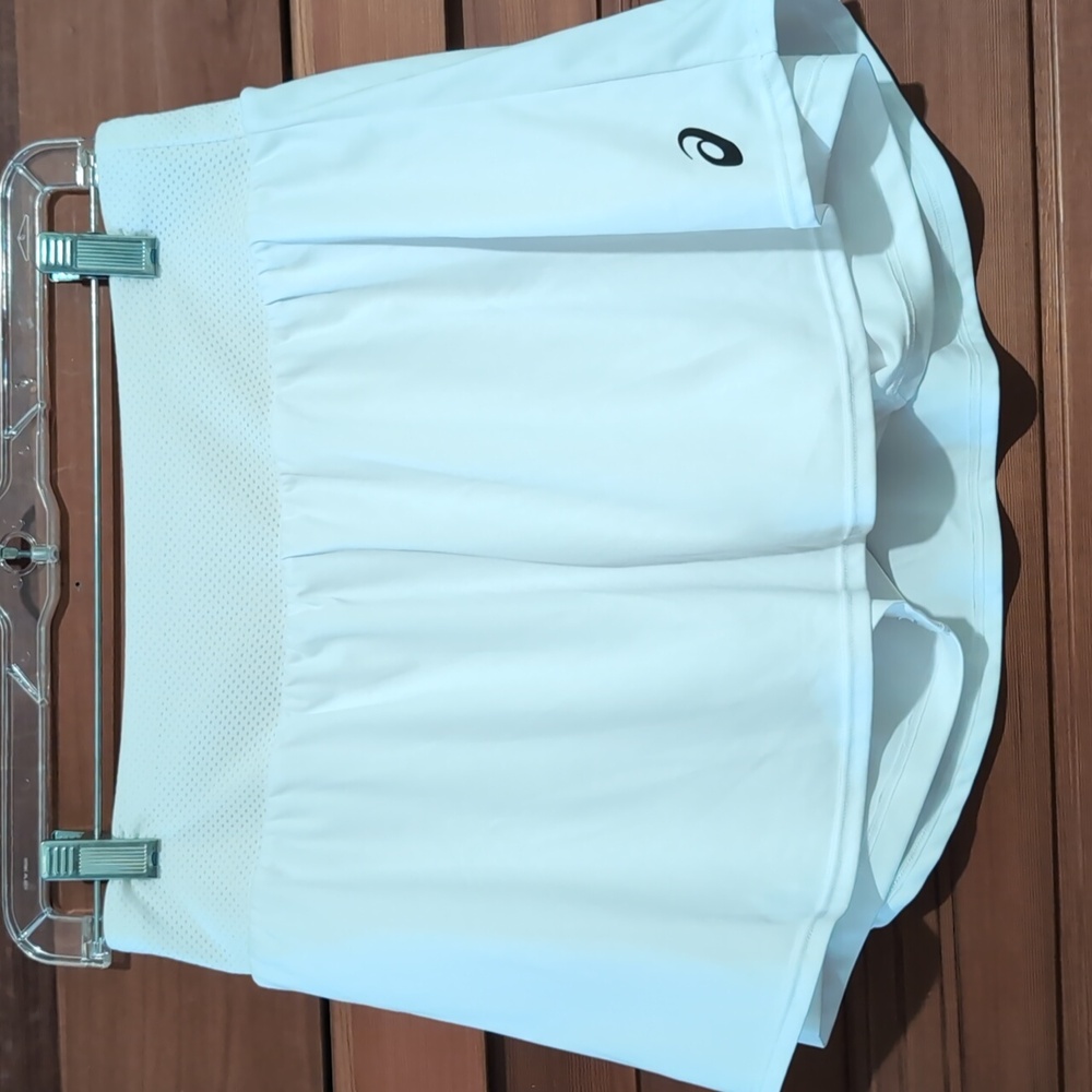 Asics women's size medium white tennis skort